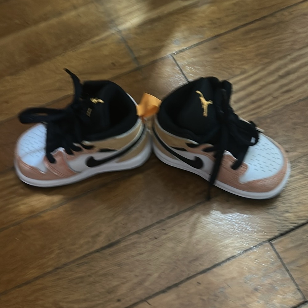 Jordan 1 Mid SE 
“Magic Ember/Sundial/Black/White"